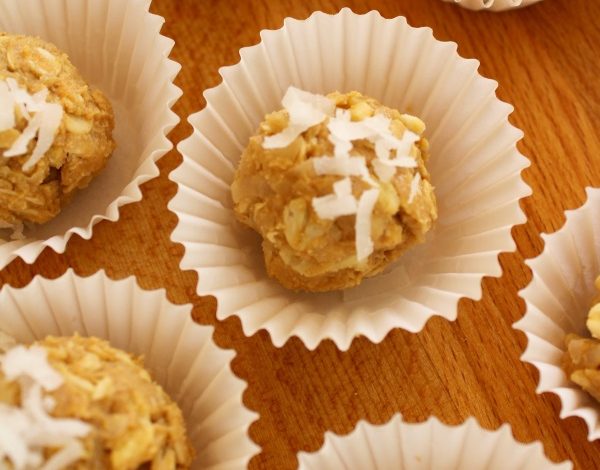 Banana and Coconut Protein Balls Recipe To Power Your Lunchbox!