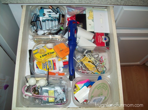 Cheap Way to Organize Your Drawers! Upcycling Plastic Containers! 2
