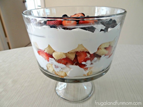 Easy-Red-White-and-Blue-Dessert-Trifle-Simple-Patriotic-DIY-Recipe-5