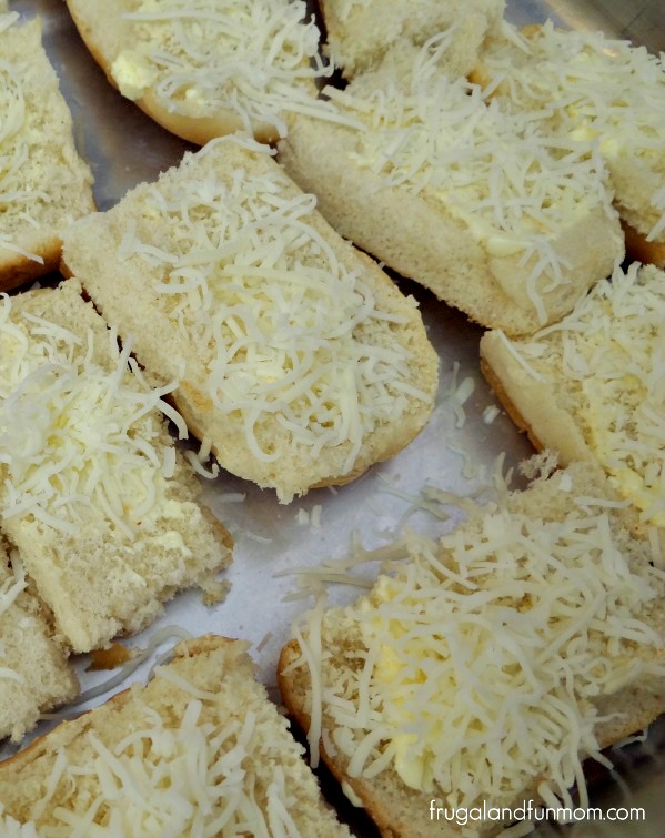Cheesy Garlic Buns! An Easy Side for Dinner!