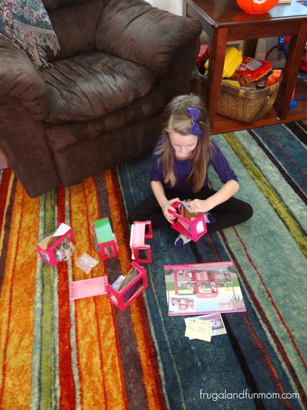 Building Mega Bloks Barbie Build ‘N Play Fab Mansion