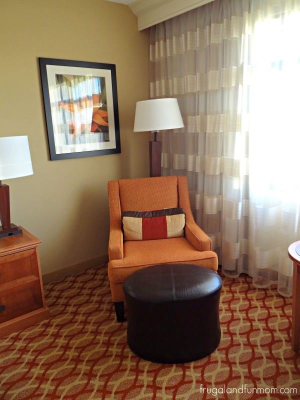 Sitting area of room in Orlando Marriott Lake Mary